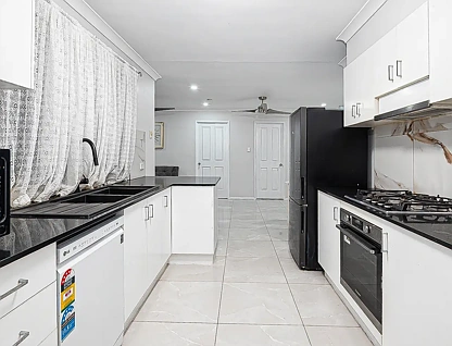 8 Isaac Court, Hillcrest, QLD 4118, 4房, 2浴, 独立屋