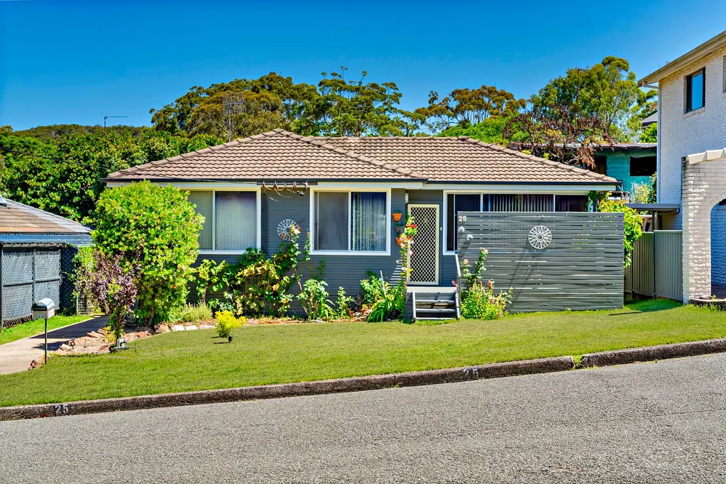 3 bedroom coastal family home in Nelson Bay