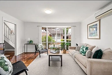 2/4 Vine Street, Blackburn, VIC 3130, 3 slaapkamers, 2 badkamers, Townhouse