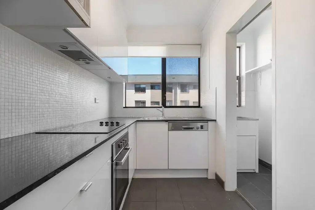AVAILABLE 21ST JUNE - UNFURNISHED