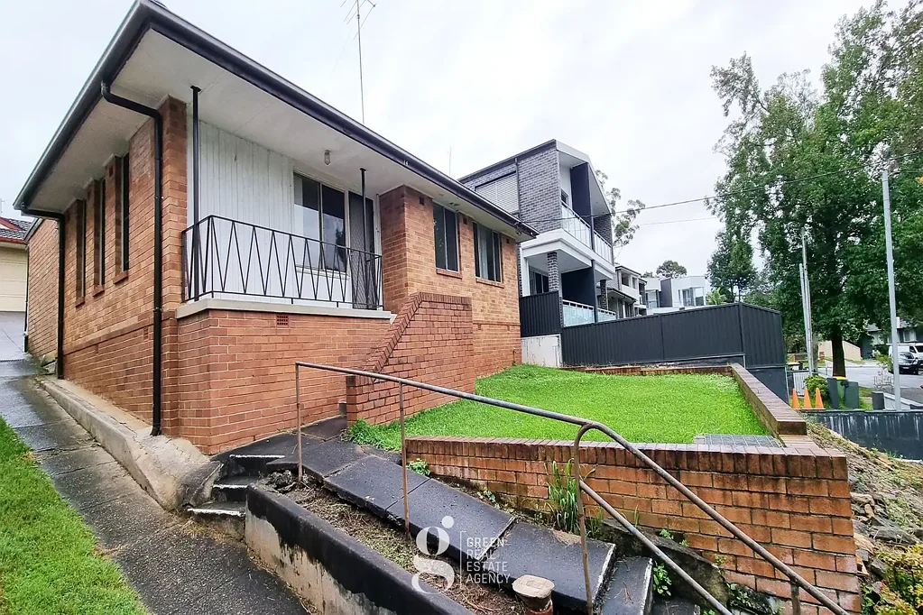 Spacious Three-Bedroom Brick Home in Elevated, Peaceful Carlingford Pocket!