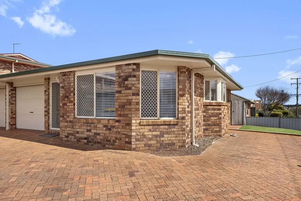 1/240 Spring Street, Kearneys Spring, QLD 4350