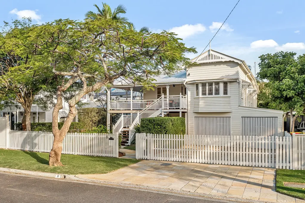 Kalinga 5 Slaapkamer Classic Queenslander, Crafted for Contemporary Living
