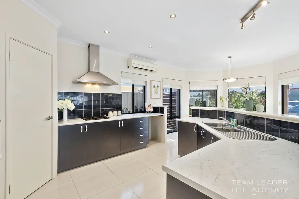 12 Pitta Corner, Success, WA 6164
