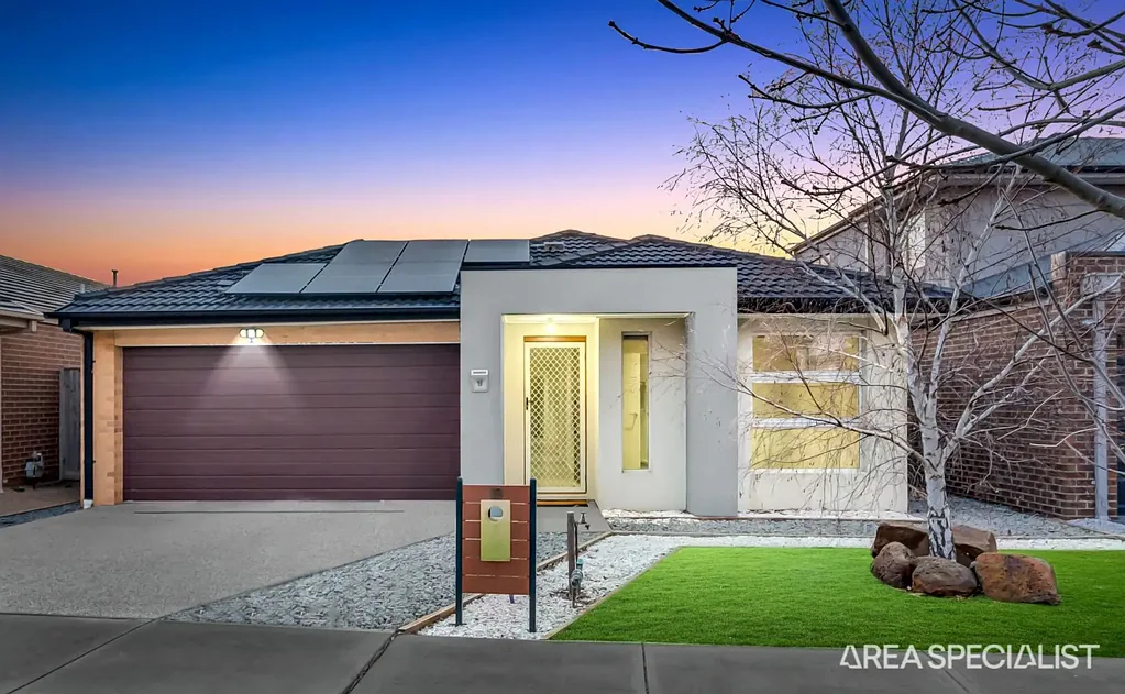 Werribee 4कमरा LISTED AS: Effortless Living in the Heart of Harpley Estate. Perfect for First Home Buyers and Investors!