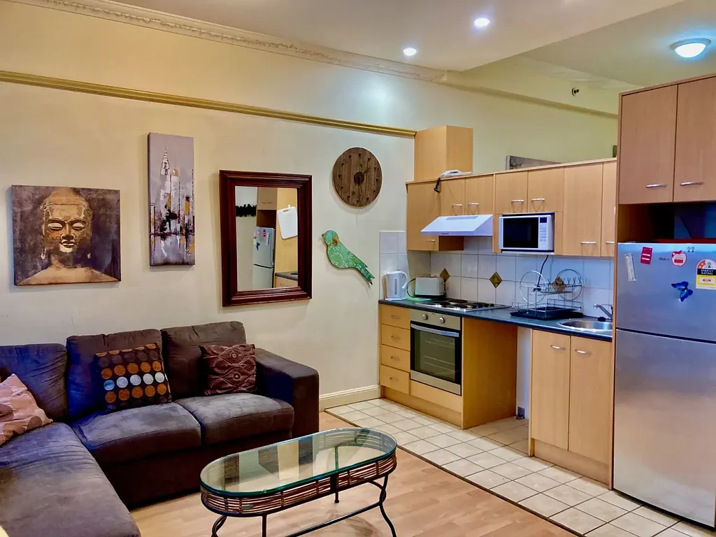 Spacious One Bed Room Apartment at Fantastic Location in CBD!