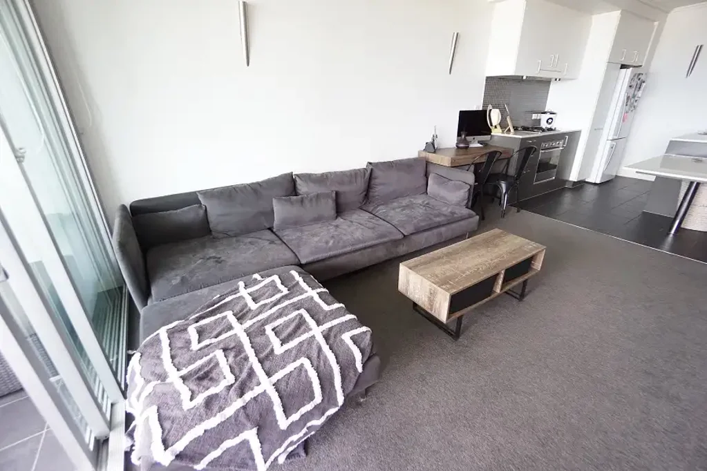 Fully furnished Spacious Riverside Apartment with Stunning River & City Views
