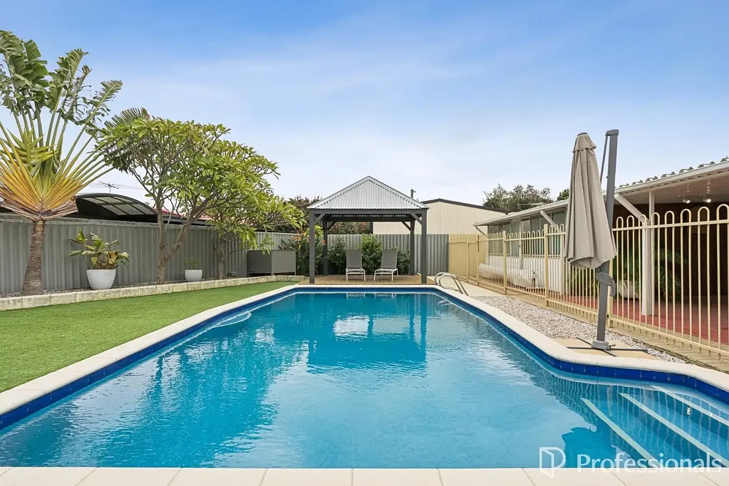 Forrestfield 3침실 The Complete Package - Pool, Workshop, Parking & Future Potential