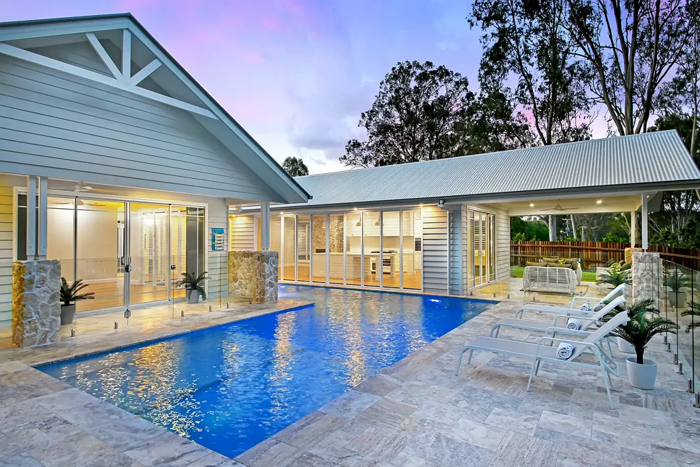 Valdora 6 Bedroom COOLUM HINTERLAND "LUXURY HAMPTONS ESTATE" Brand new build 7 years Builders Warranty!