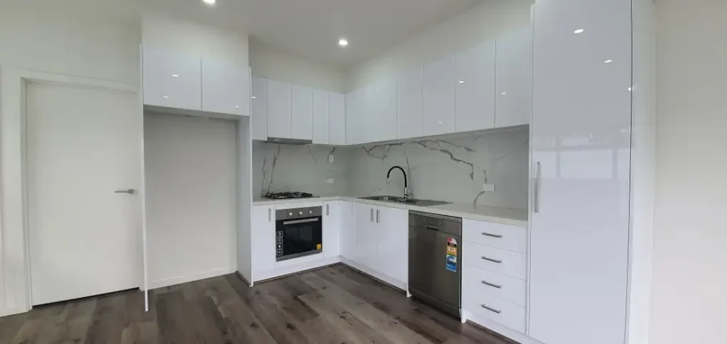 Central LOCATION- 2 bedroom 2 Bathroom Townhouse