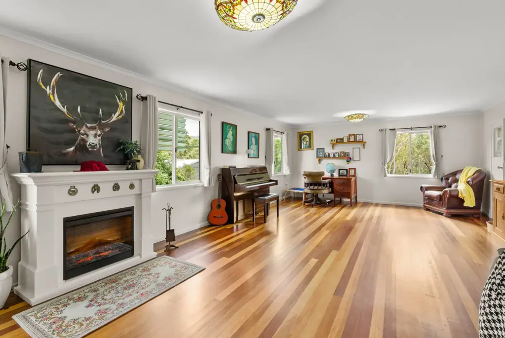 Herberton 3房  Timeless Space I Elevated Generational Living I  Potential  Business  Opportunity 

MOTIVATED VENDORS  :  WILL BE SOLD!!!