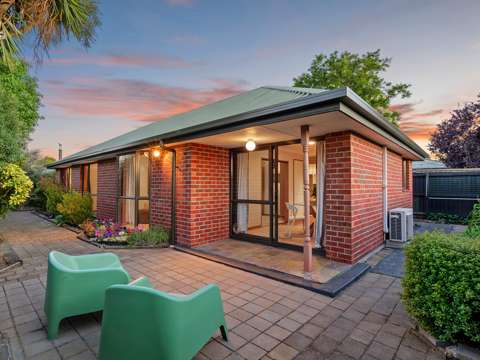 Redwood 2房  Easy-Living Parkside Gem