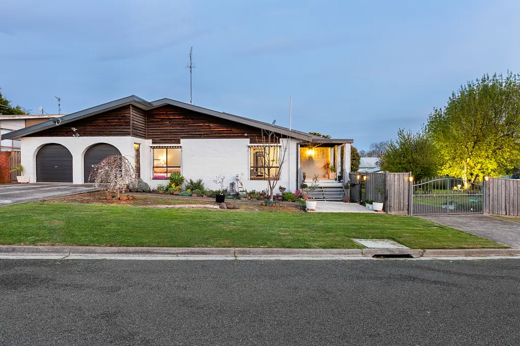 102-104 Church Street, Learmonth, VIC 3352
