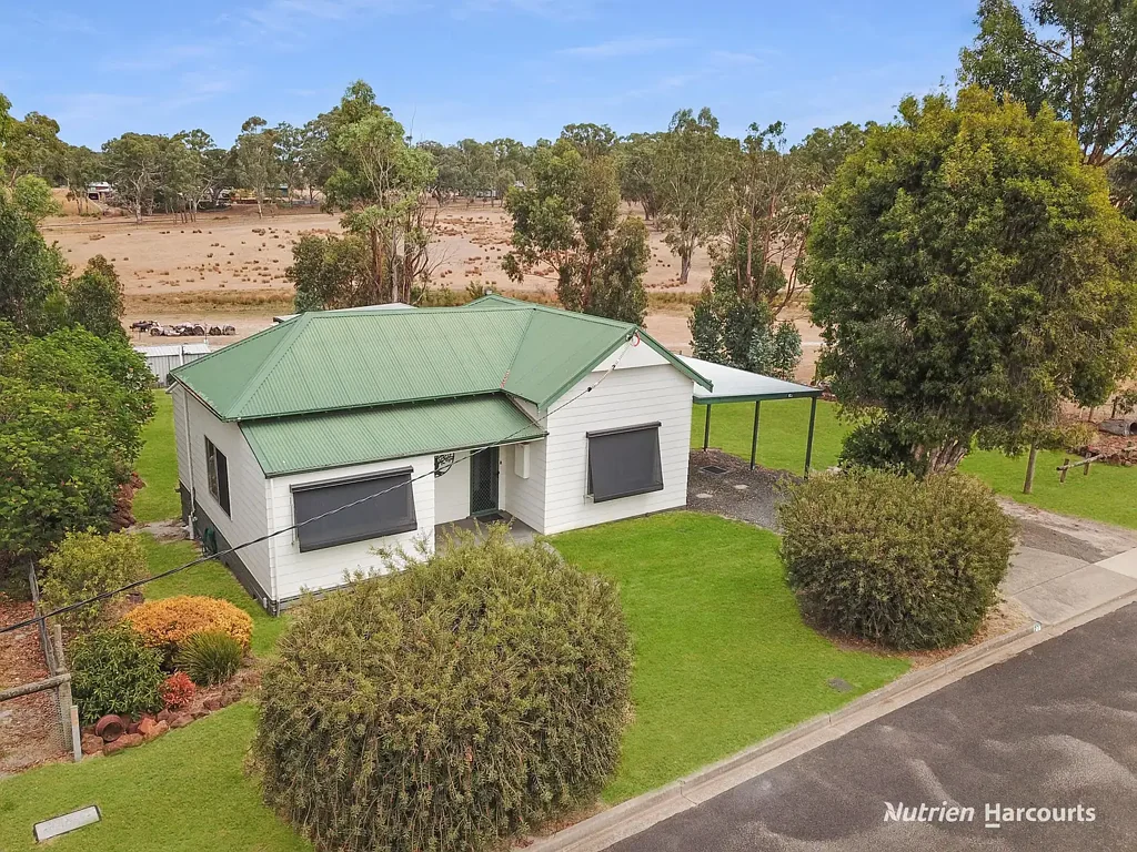 27 Roberts Street, Casterton, VIC 3311