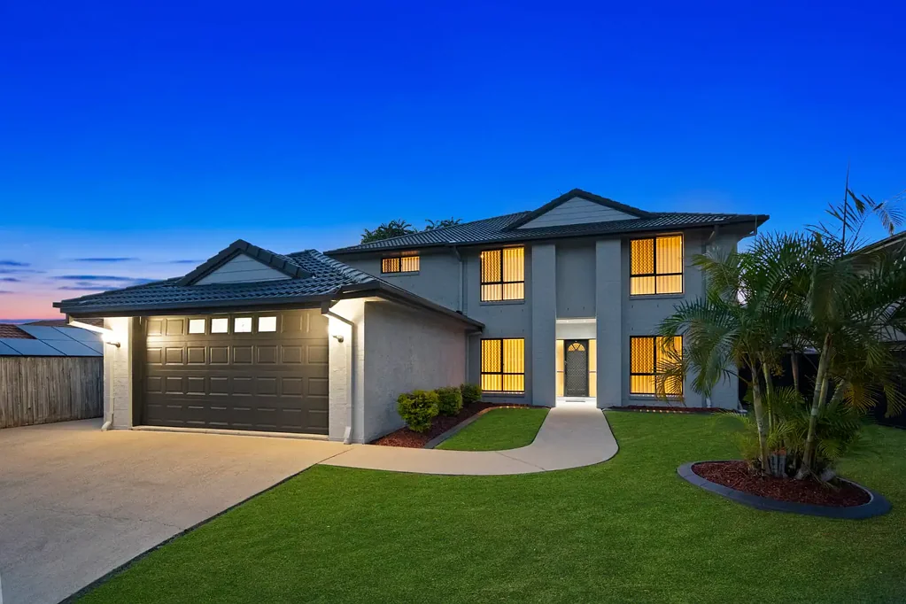 Thornlands 5 Bedroom Palatial Proportions - Large Block - Elevated Position!