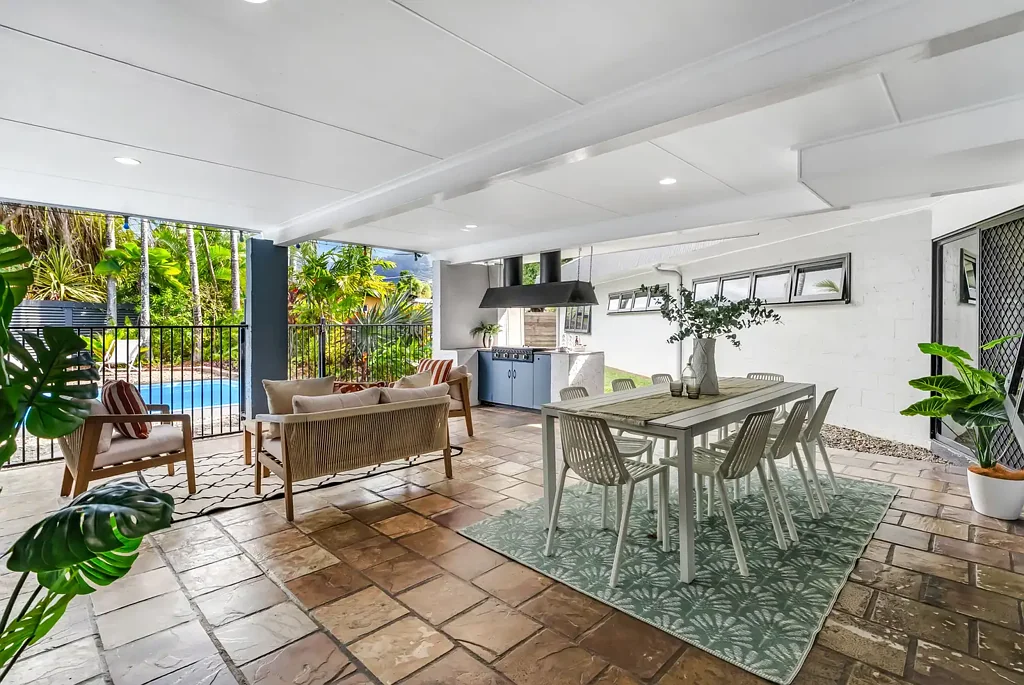 Manoora 4Zimmer TROPICAL LIVING WITH A POOL & HUGE OUTDOOR ENTERTAINMENT AREA