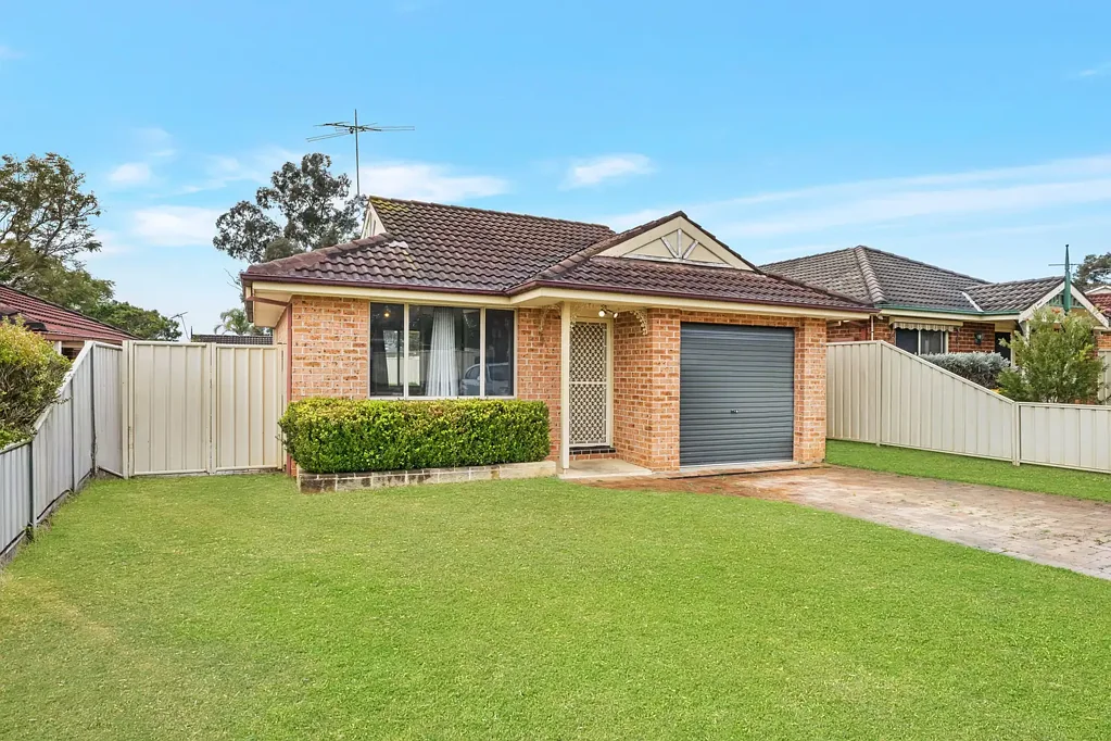 70 Carbasse Crescent, St Helens Park, NSW 2560