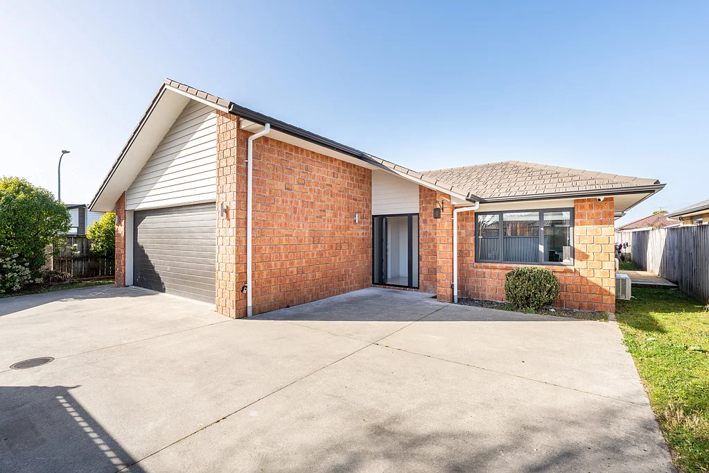 Glenview 4房  Solid Brick, Four Bedrooms and a Superb Location
