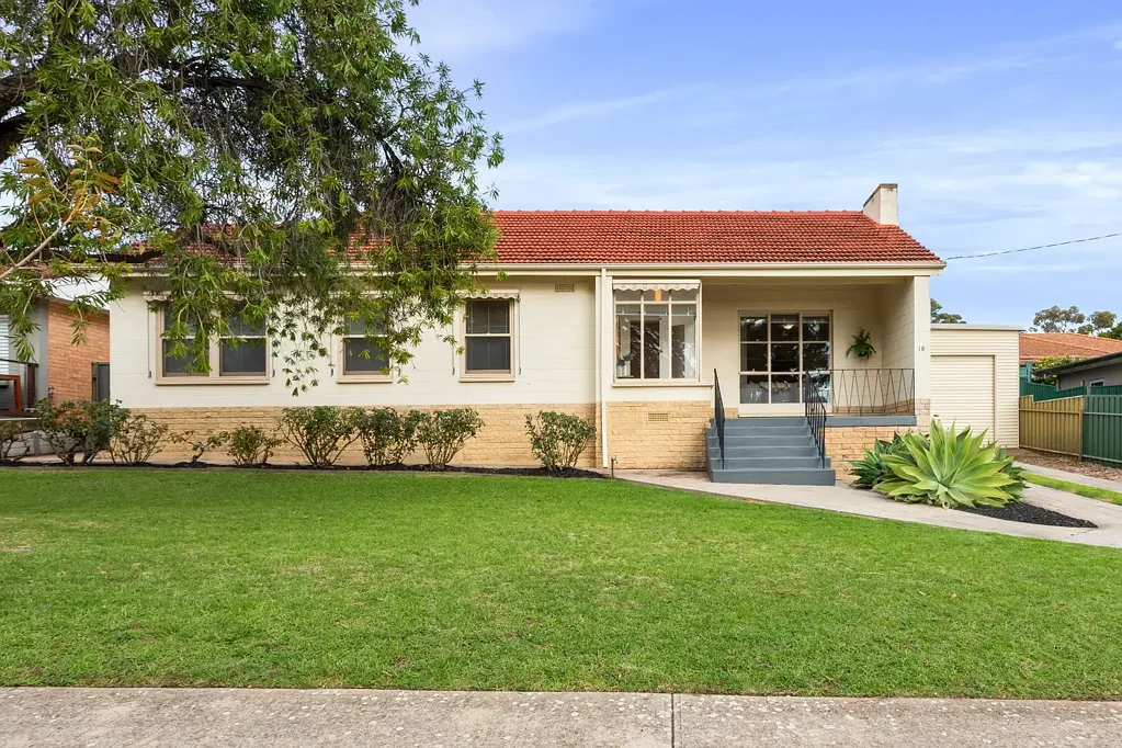 Seaview Downs 3房  A tightly held home with solid foundations, reserve views, and a stunning future…