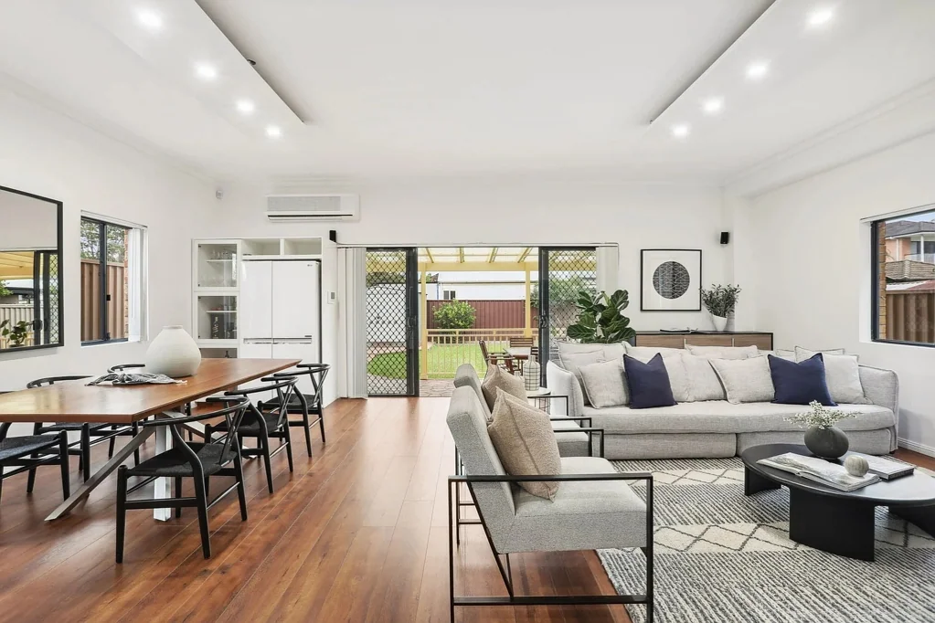 Lidcombe 9房 公园毗邻 全砖住宅 九室九卫 现代厨房 开放式起居 顶棚户外区 双车库 Lidcombe便捷位置 LUXURIOUS FAMILY RESIDENCE | 9 BEDROOMS, 8 ENSUITES & EXCEPTIONAL VERSATILITY