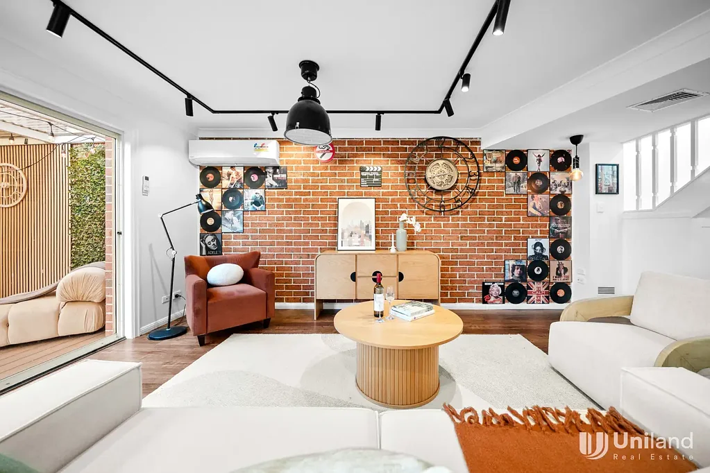 Carlingford 3Moenga Distinctive Renovation with Character, Space & Entertaining Appeal
| Carlingford West School Catchment