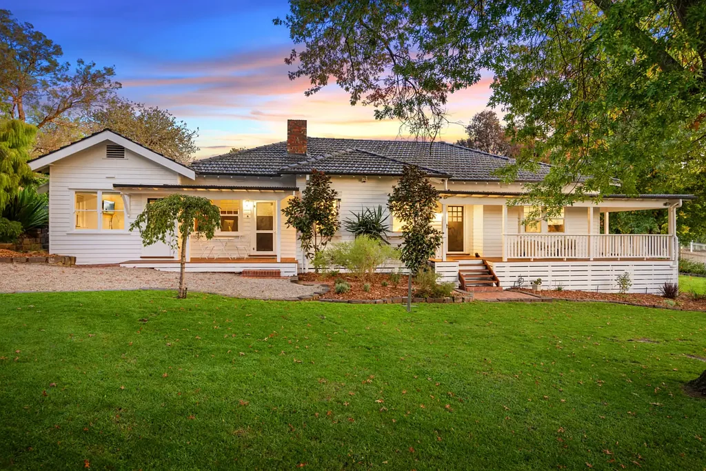 Lilydale 5 Bedroom ‘Ellerslie’- Quintessential Elegance