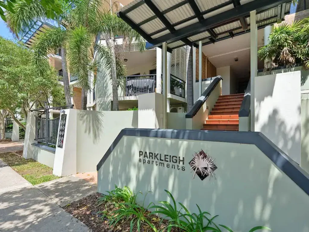 2 bedroom unit with a double lock up garage!