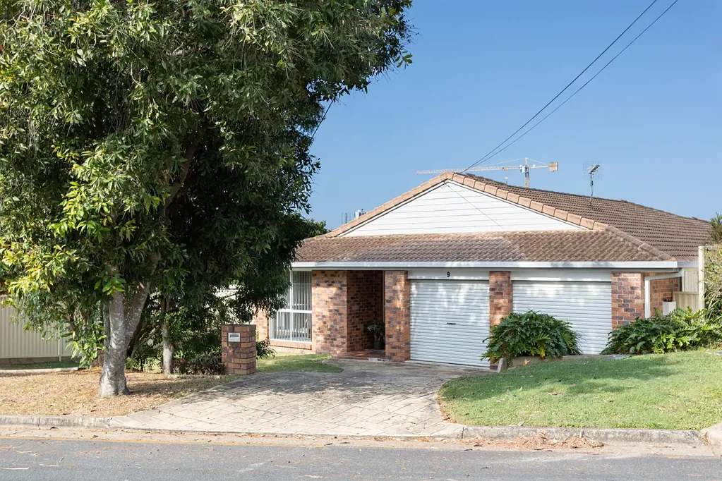 Central Location in Southport with solar power