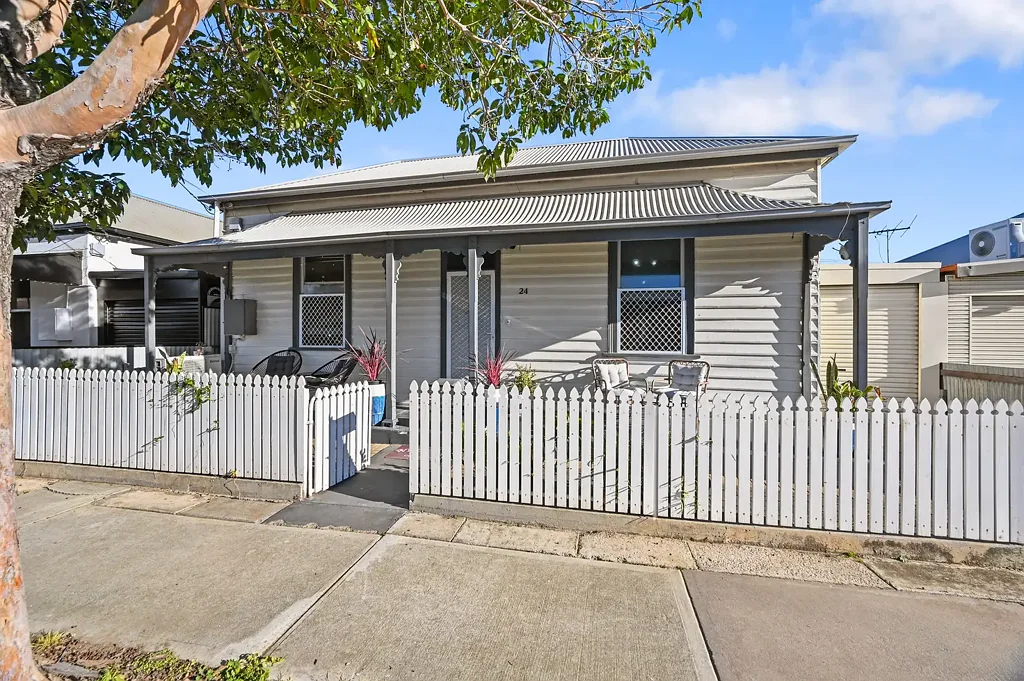 Glanville 3બેડરૂમ Minutes from the coast, built for the weekend.