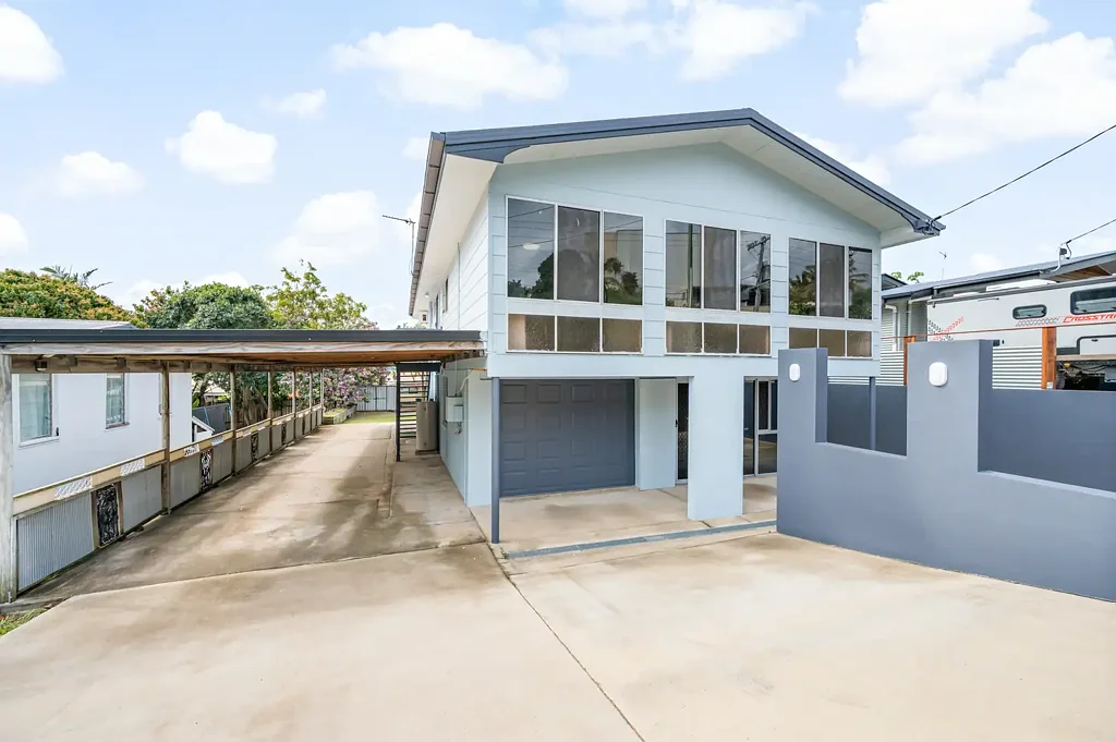 South Gladstone 4 Bedroom Dual Living Potential in South Gladstone