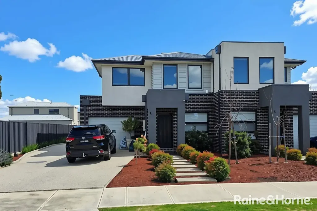 Modern townhouse in central location!
