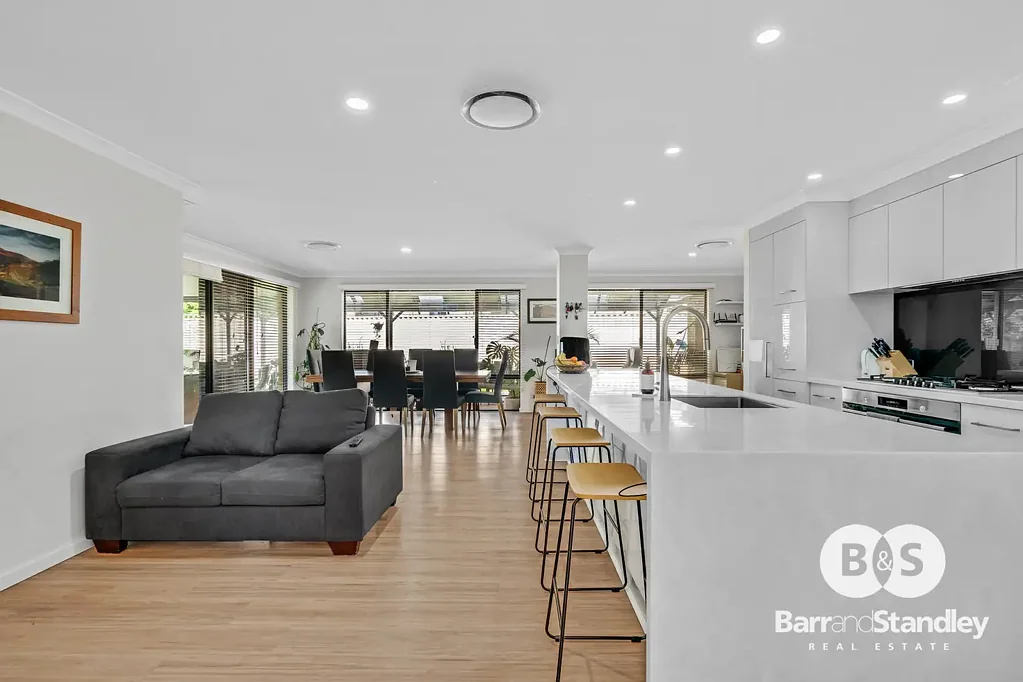 Dalyellup 4房  Beautifully Presented. Family Practicality. Lifestyle Ready.