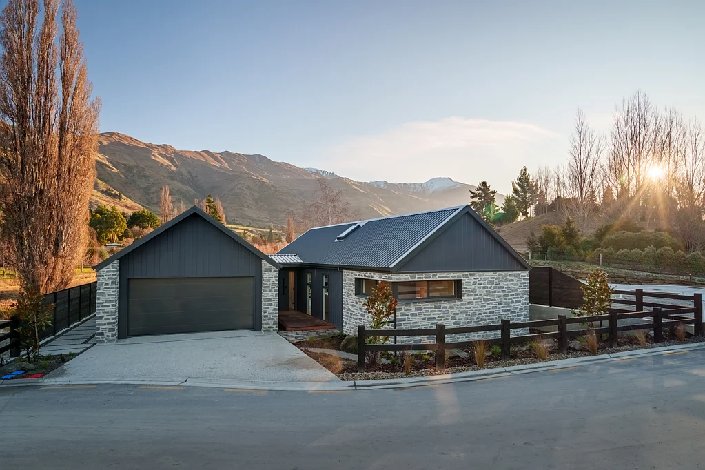 Wanaka 3部屋 Alpine elegance, investment potential