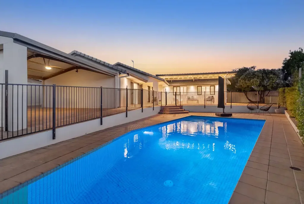 Burleigh Waters 4Kwarto Elevated Family Living set upon a 792sqm Block