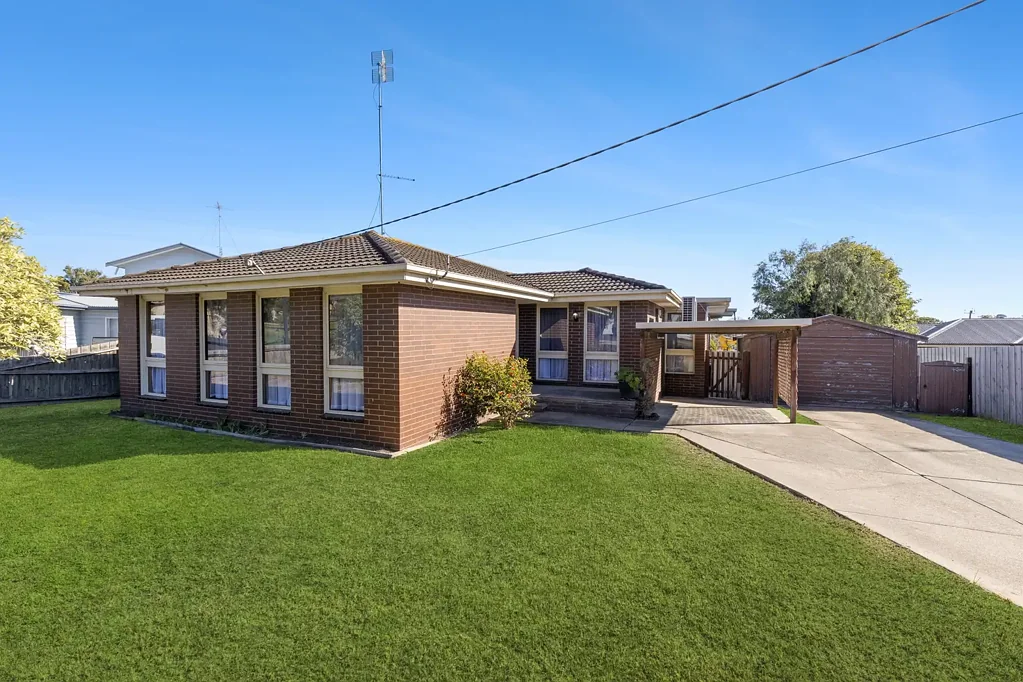 Leopold 4 Bedroom Retro Charm Meets Endless Renovation Potential!
