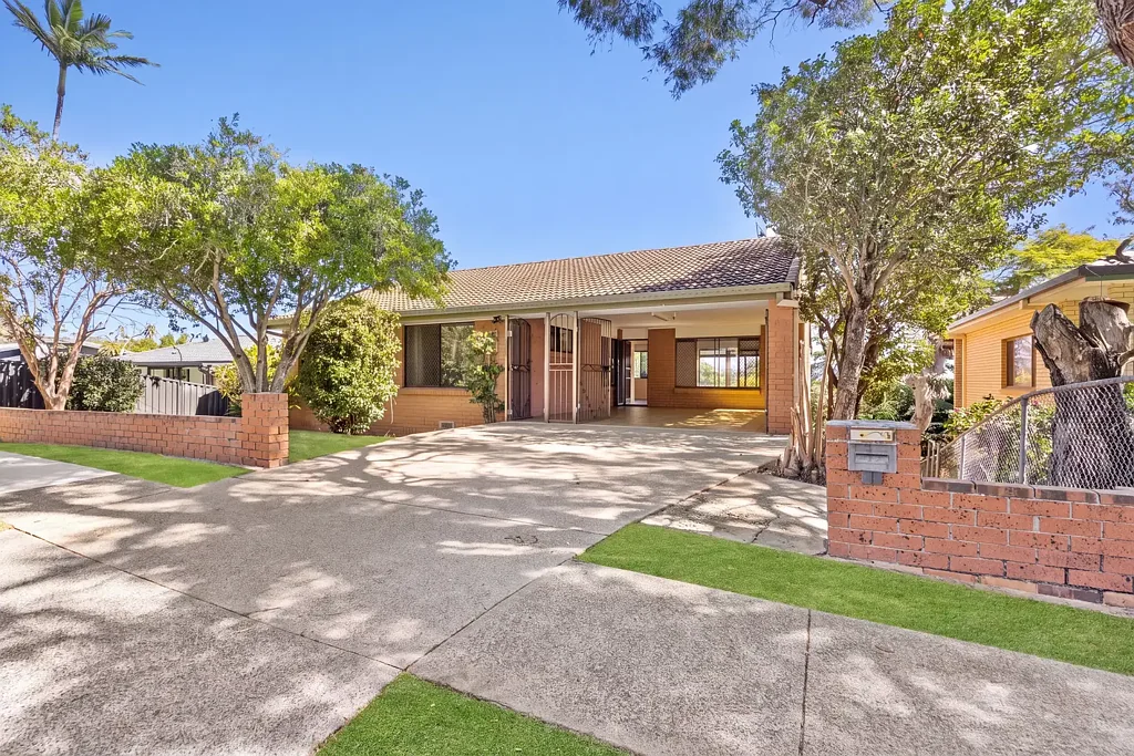 Burleigh Heads 4chambre Lifestyle in the Heart of Burleigh Heads walk 800m to CBD !