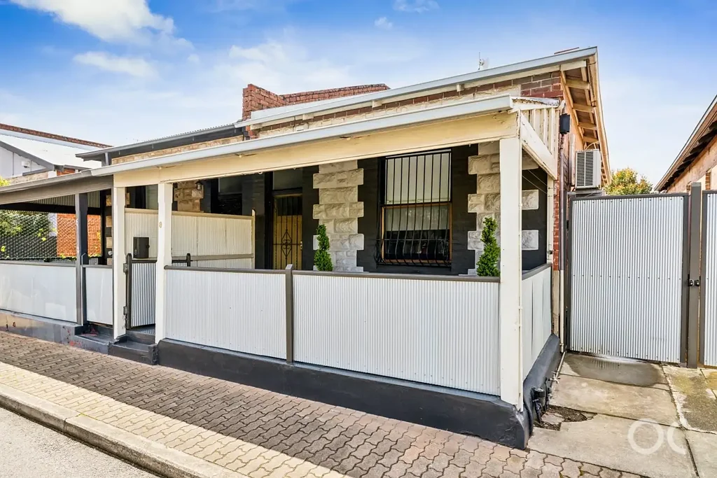 Adelaide 2Kwarto UNDER CONTRACT by Cynthia Sajkunovic - all future inspections now cancelled