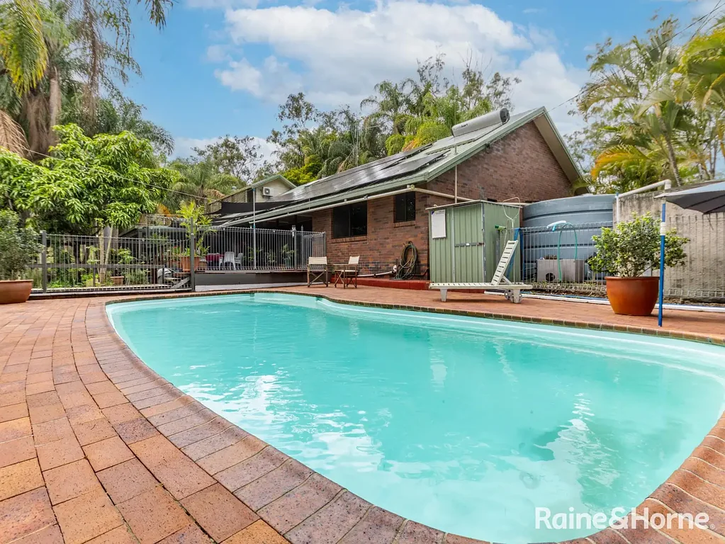 South Bingera 7 Slaapkamer Hideaway Haven - A Rare Lifestyle & Income Opportunity on 11.91 Acres