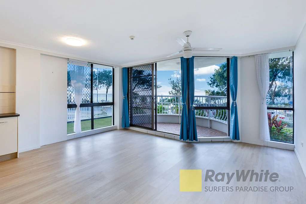 GROUND FLOOR 1 BEDROOM UNIT - A STONE'S THROW AWAY FROM THE BEACH!