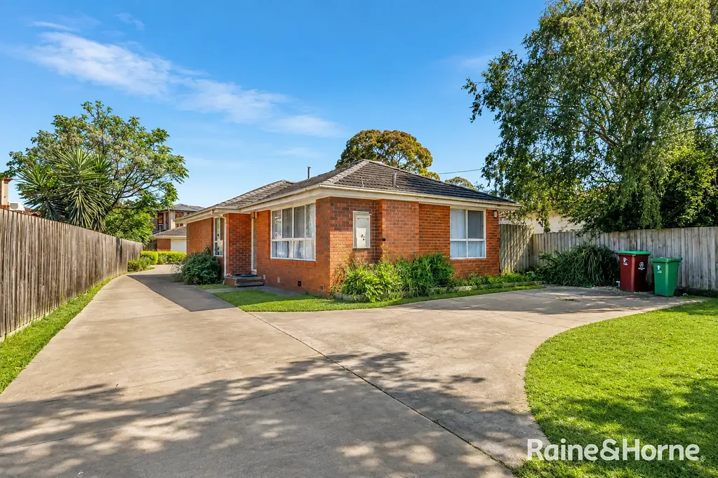 3 Bedroom Family Home on Prime Location!