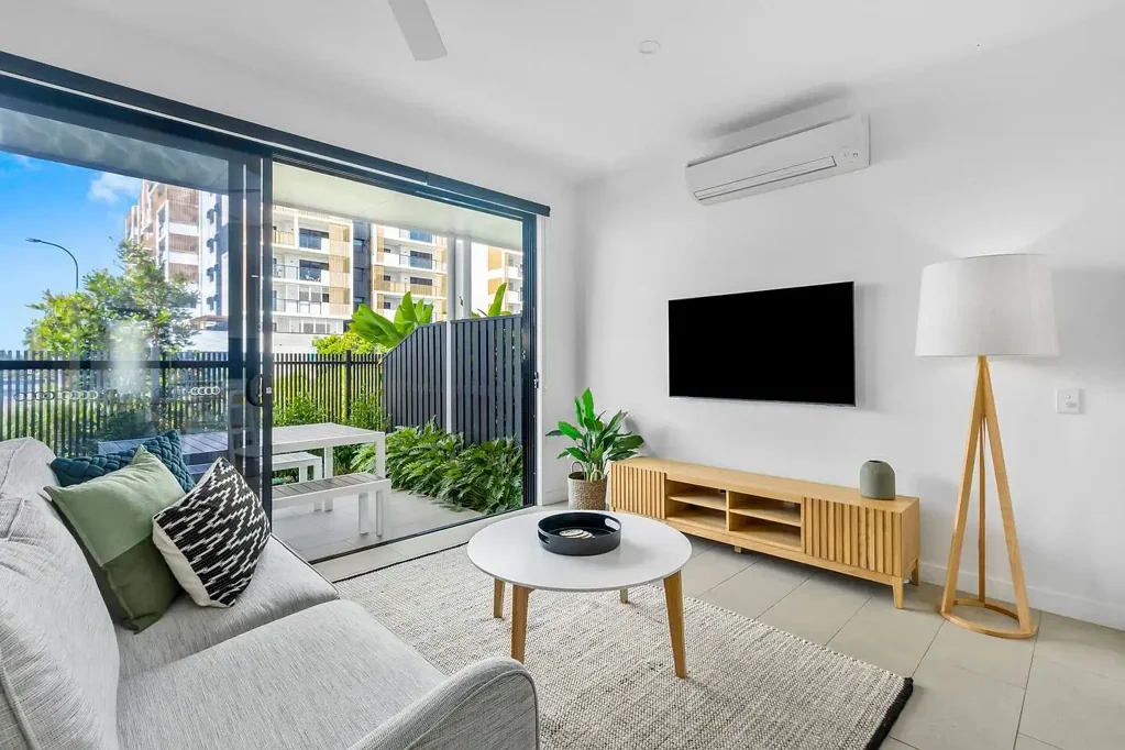 MODERN 2 BEDROOM FULLY FURNISHED APARTMENT