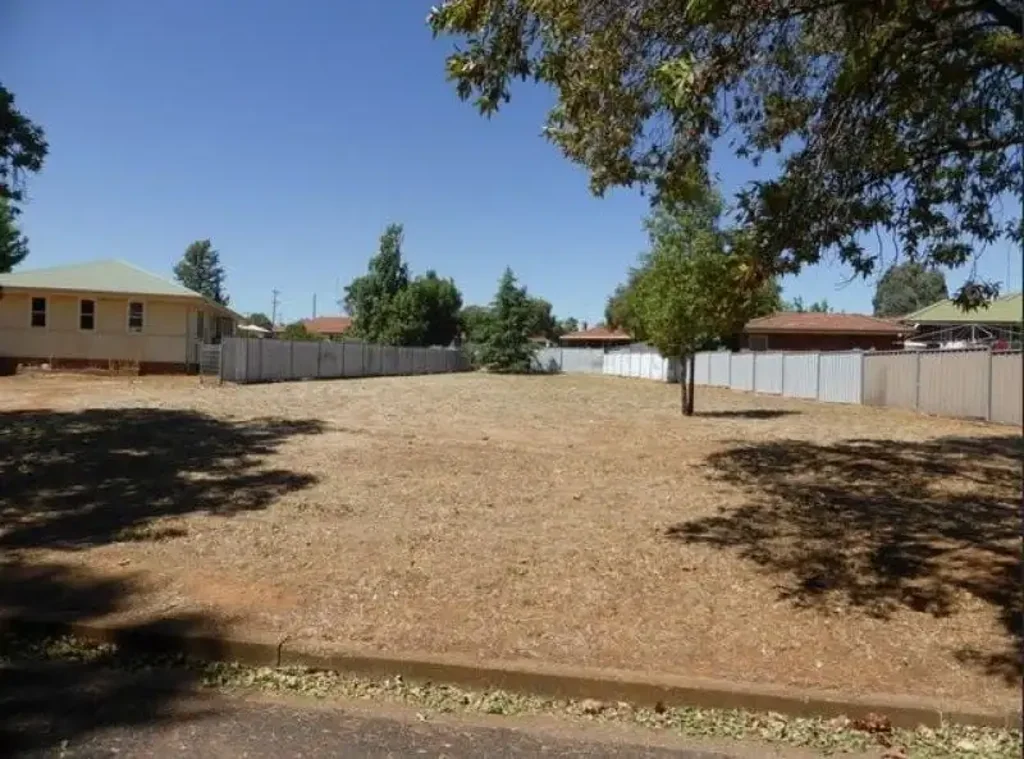 Parkes  Ready to build Flat LARGE VACANT BLOCK OF 753 SQM - BUILD YOUR DREAM HOME NOW!