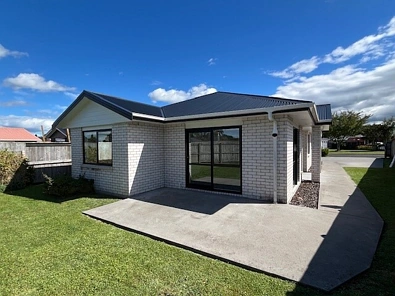 Near New J2 Home - Waihi East