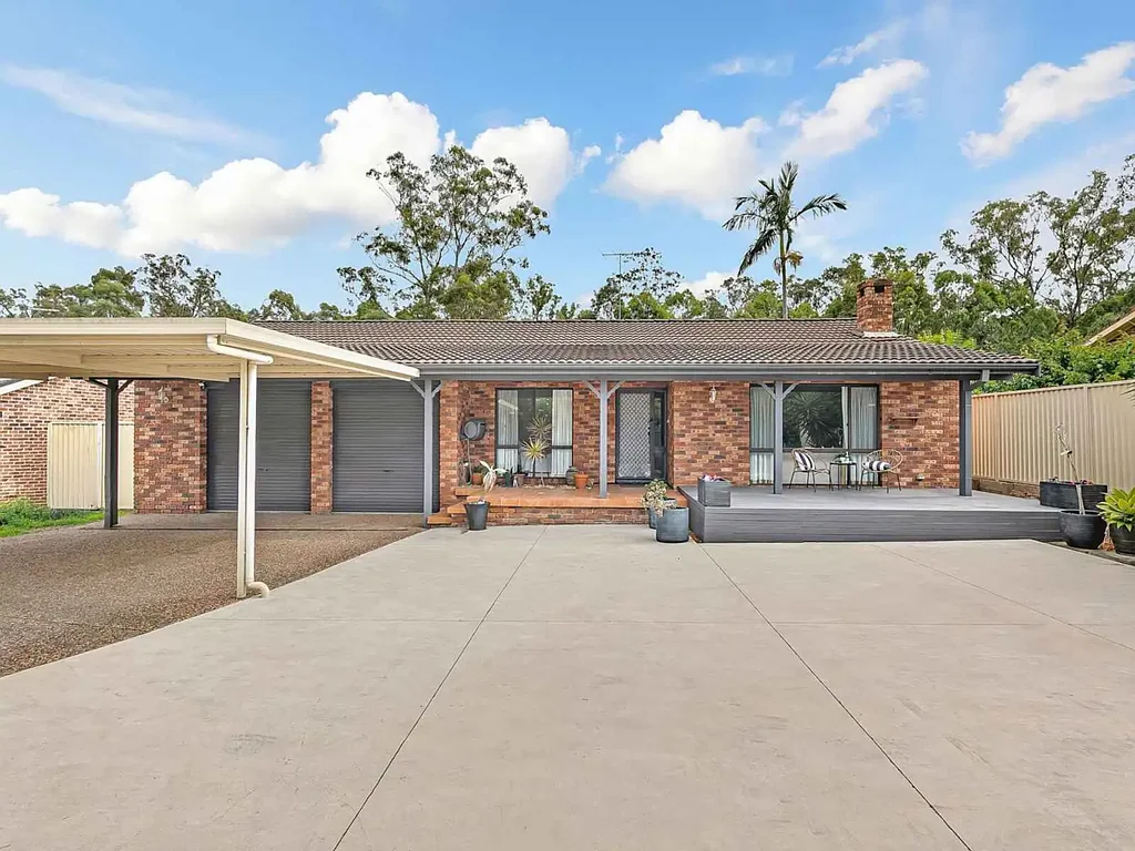 Kings Park 4房 宽敞空间感 4/5卧室 主卧带步入式衣帽间 全新套间 宽敞厨房 露台娱乐 798平米地 大型车库 步行火车站 高速便捷 Spacious Open Plan Design