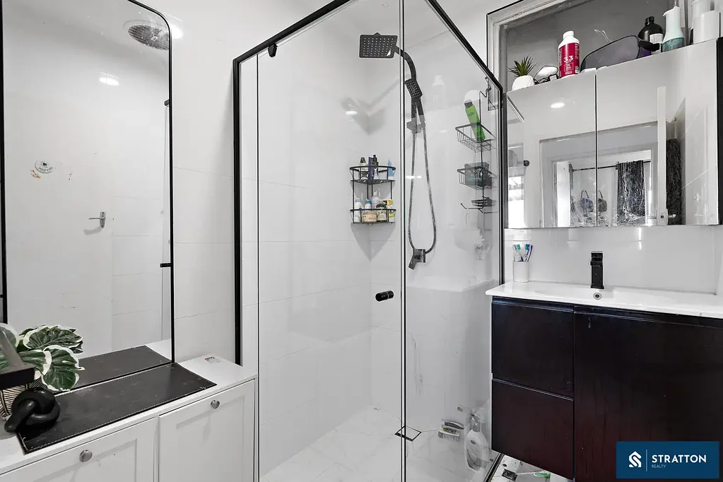 East Cannington 3ห้องนอน R40 Zoned Duplex Half With Stand Alone Studio - Subdivision Potential!!