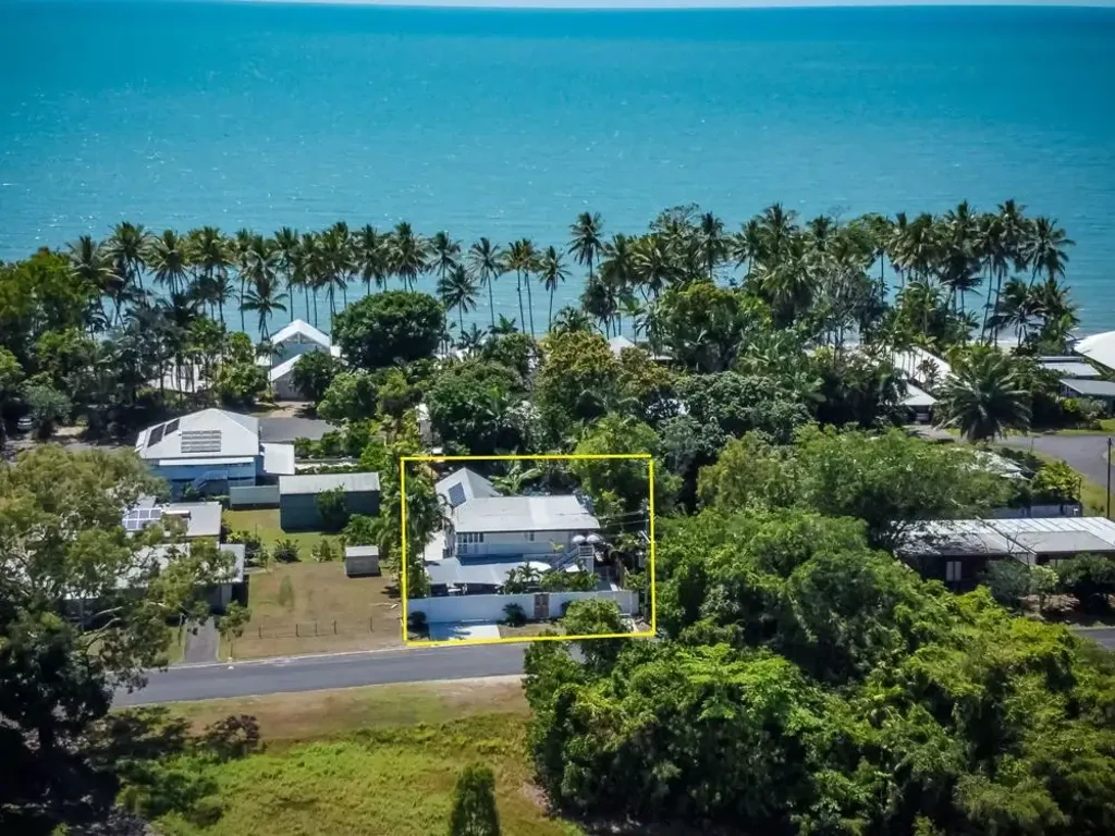 Newell 4 Bedroom Beachside Bliss.  Plantation Style, Caribbean feel, Private and Peaceful in Newell
