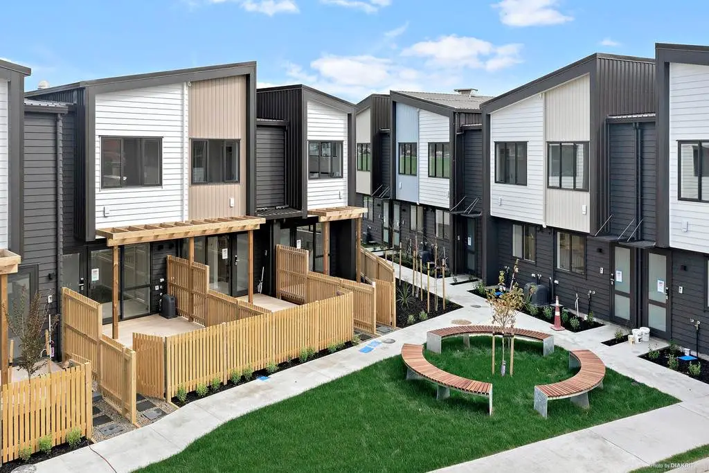 Avondale 2chambre Title and CCC issued - ready to move in!!