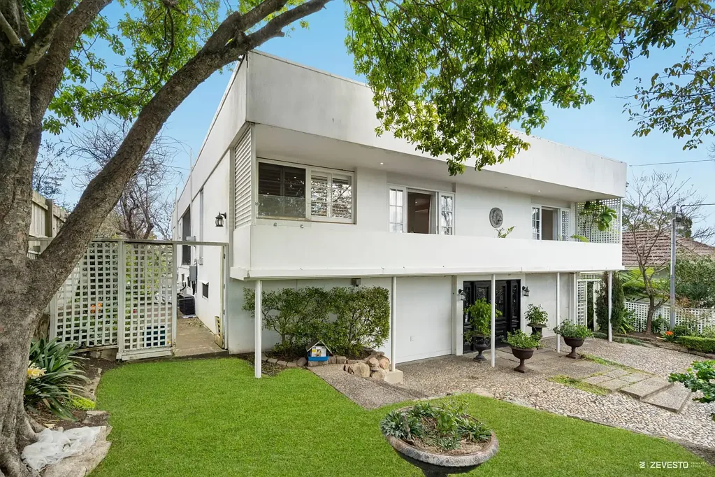 Coorparoo 6Kwarto An Iconic Family Home with Sweeping Views and Genuine Dual Living
