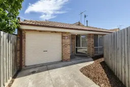 2/1 Devenport Court, Altona Meadows