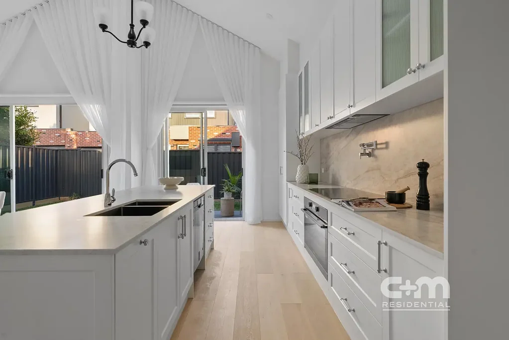 Glenroy 4房 设计师饰面 5米圆顶天花板 岛式厨房 主卧套间 高端建材 Architectural Living at Its Finest!